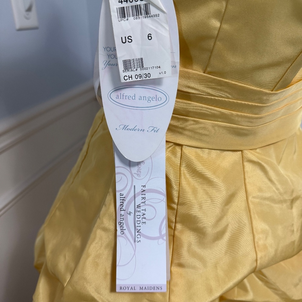 Belle Dress-Walt Disney Fairy Tale Weddings by Alfred Angelo SZ 6 - NWT - Picture 3 of 6